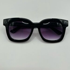 Diff Eyewear Black Frame Sunglasses with Gradient Purple Lenses